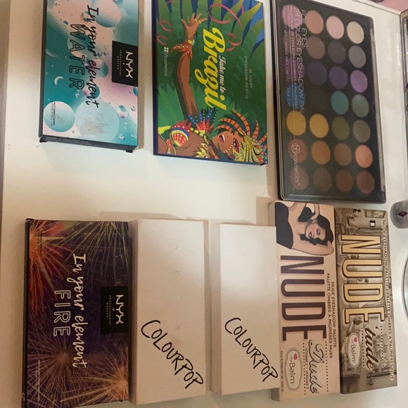 Eyeshadow & Contour Palette Bundle – Vanity Makeup Various Eyeshadow Palette Bundle
